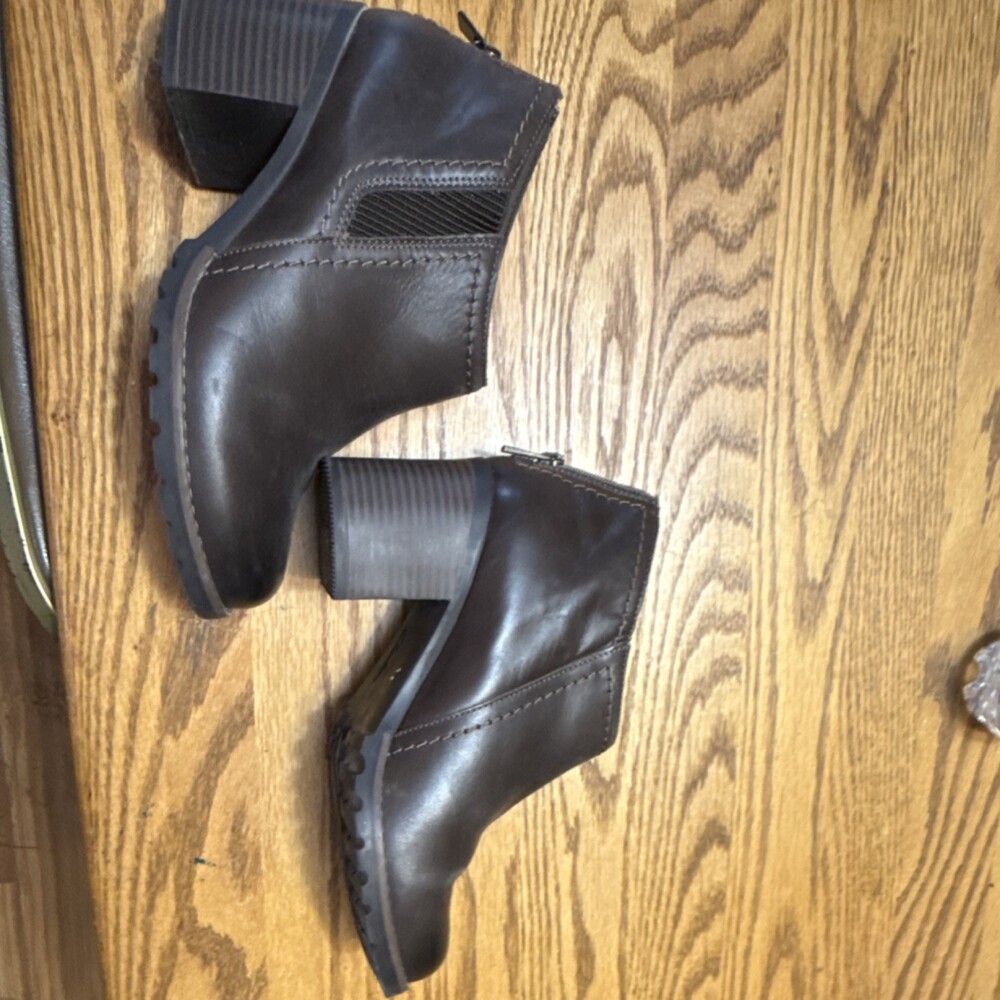 Clarks Brown Leather Ankle Bootie with Block Heel, Zip Accent, Round Toe